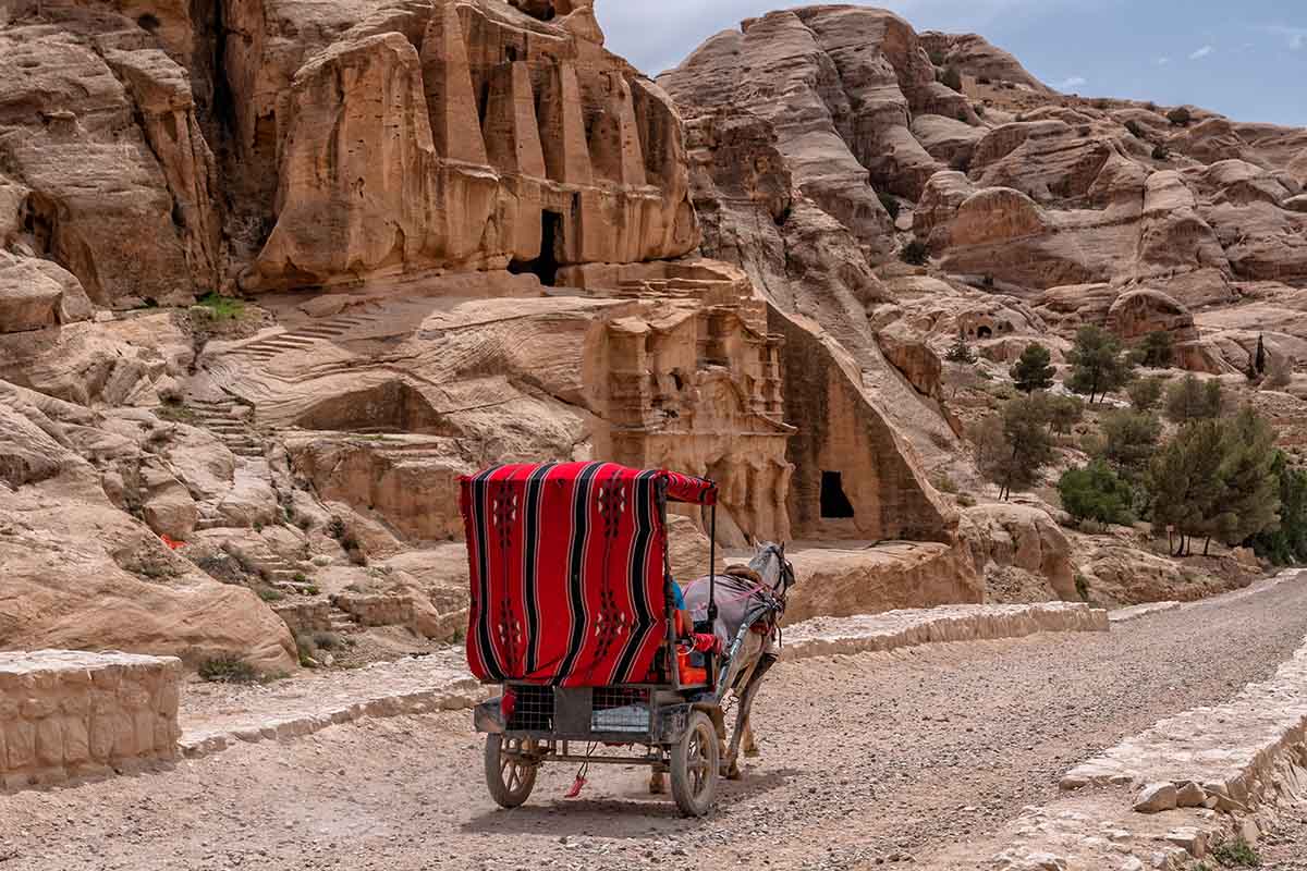 Visitare Petra da soli: tutto quello che c’è da sapere per un viaggio sicuro e indimenticabile