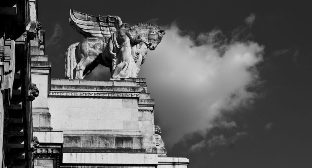 Il fascino della Stazione Centrale di Milano|Il fascino della Stazione Centrale di Milano|