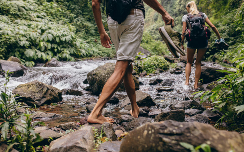 Barefooting, camminare scalzi fa bene alla salute