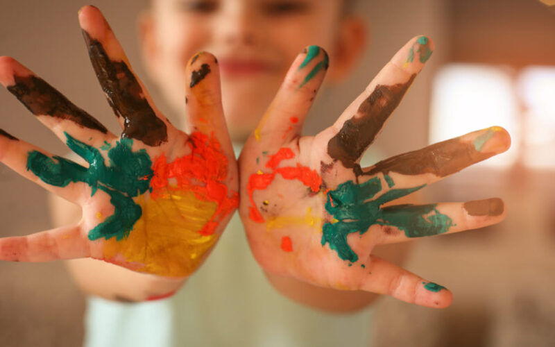 Dipingere casa con i bambini: un’avventura divertente e formativa