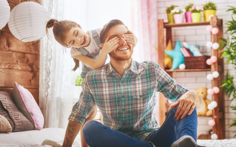 Da oggi anche i single possono adottare un bambino