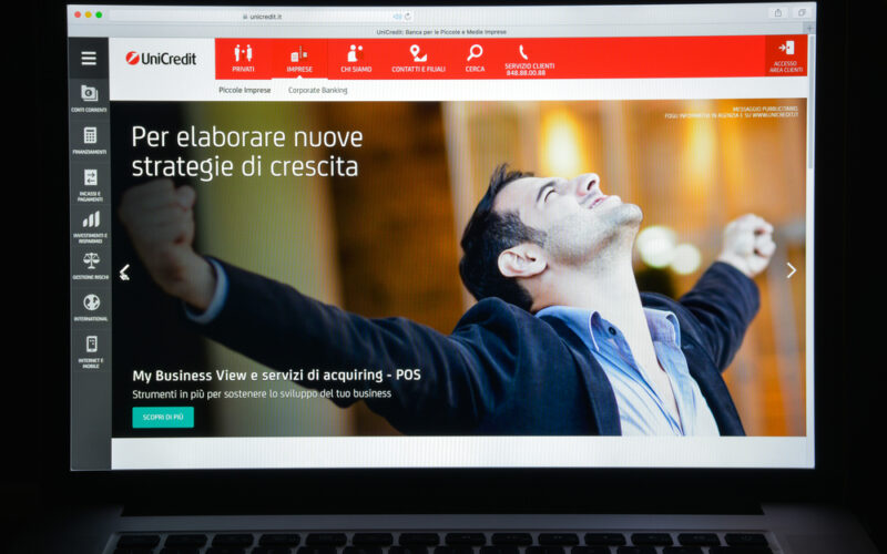 Unicredit dice addio ai social: prima di tutto la qualità