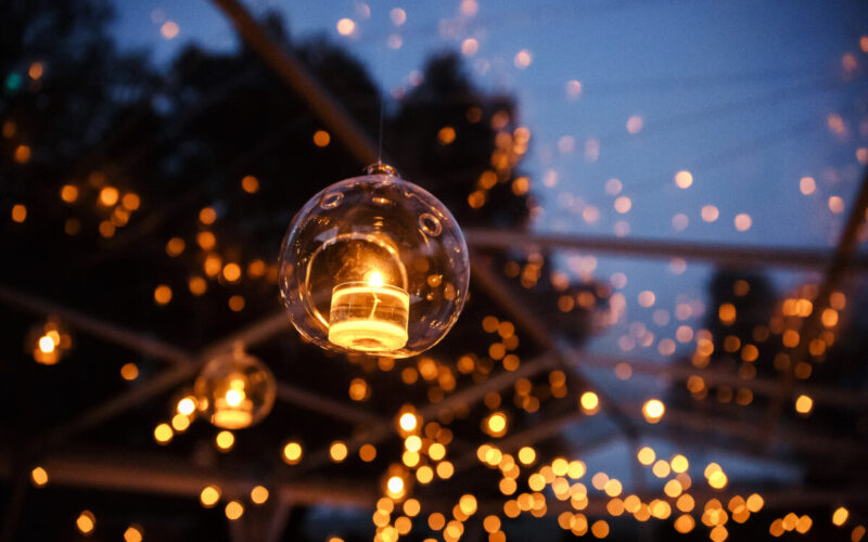 Tante idee per decorare il giardino a Natale