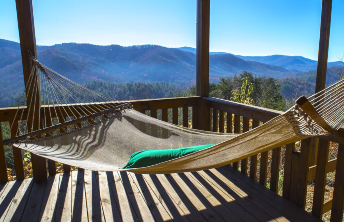 Creare in casa un angolo relax con l’amaca