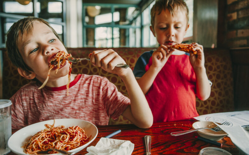 Galateo: 8 regole basilari che tutti dovremmo rispettare