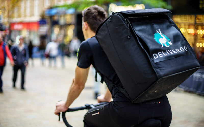 Deliveroo sotto l'ombrellone|Deliveroo sotto l'ombrellone