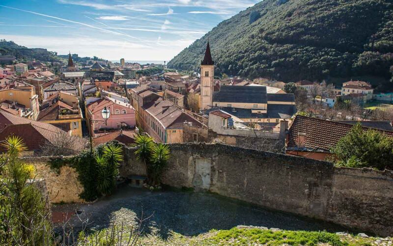 Il borgo di Finalborgo è un incanto da scoprire