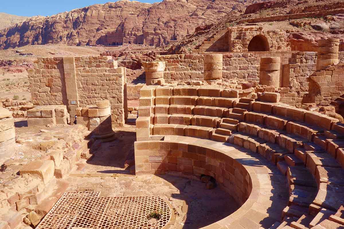 Visitare Petra da soli: tutto quello che c’è da sapere per un viaggio sicuro e indimenticabile