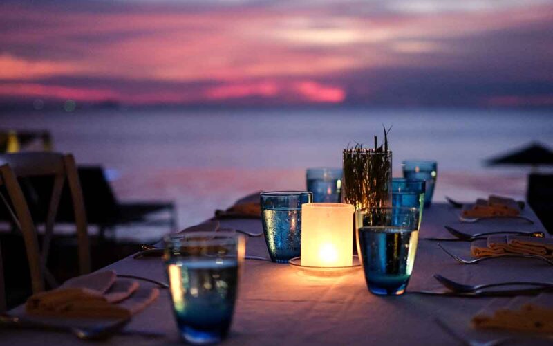 Come organizzare una cena in terrazza: 5 consigli utili