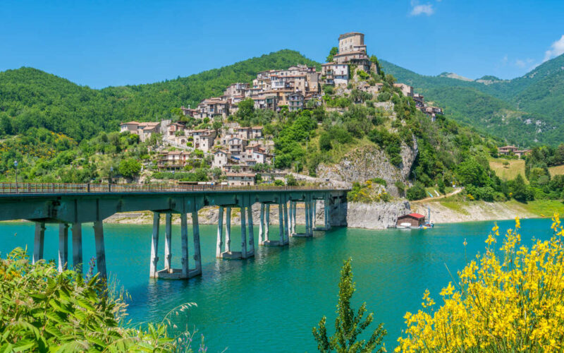 Il borgo di Castel di Tora: il presepe sulle acque si trova nel Lazio|Il borgo di Castel di Tora: il presepe sulle acque si trova nel Lazio|Il borgo di Castel di Tora: il presepe sulle acque si trova nel Lazio|Il borgo di Castel di Tora: il presepe sulle acque si trova nel Lazio