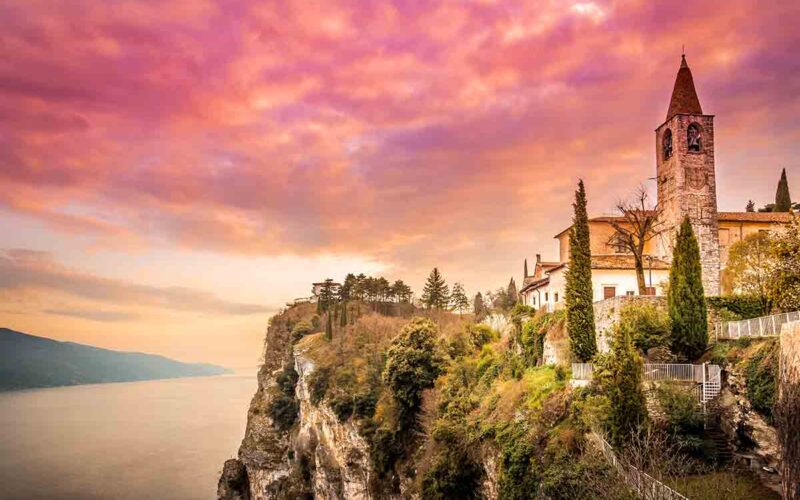 Il borgo di Tremosine sul Garda: il paradiso sugli strapiombi