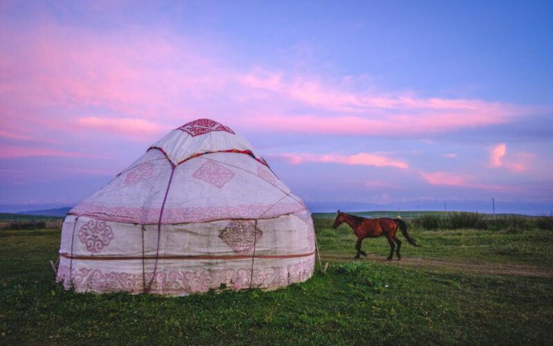 Andare a vivere in una yurta in Italia: la scelta di vita autosufficiente