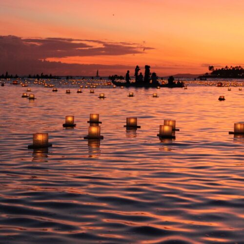 La danza delle lanterne in Thailandia: il festival di Loy Krathong tra spiritualità e tradizione