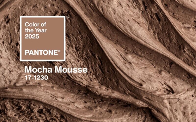 Mocha Mousse: Il Colore dell’Anno 2025 di Pantone